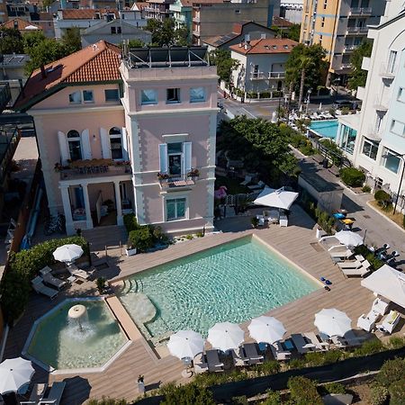 Appartamenti Diffusi Di Villa Fiorita Con Accesso Alle Piscine Della Struttura Principale Каттолика Экстерьер фото