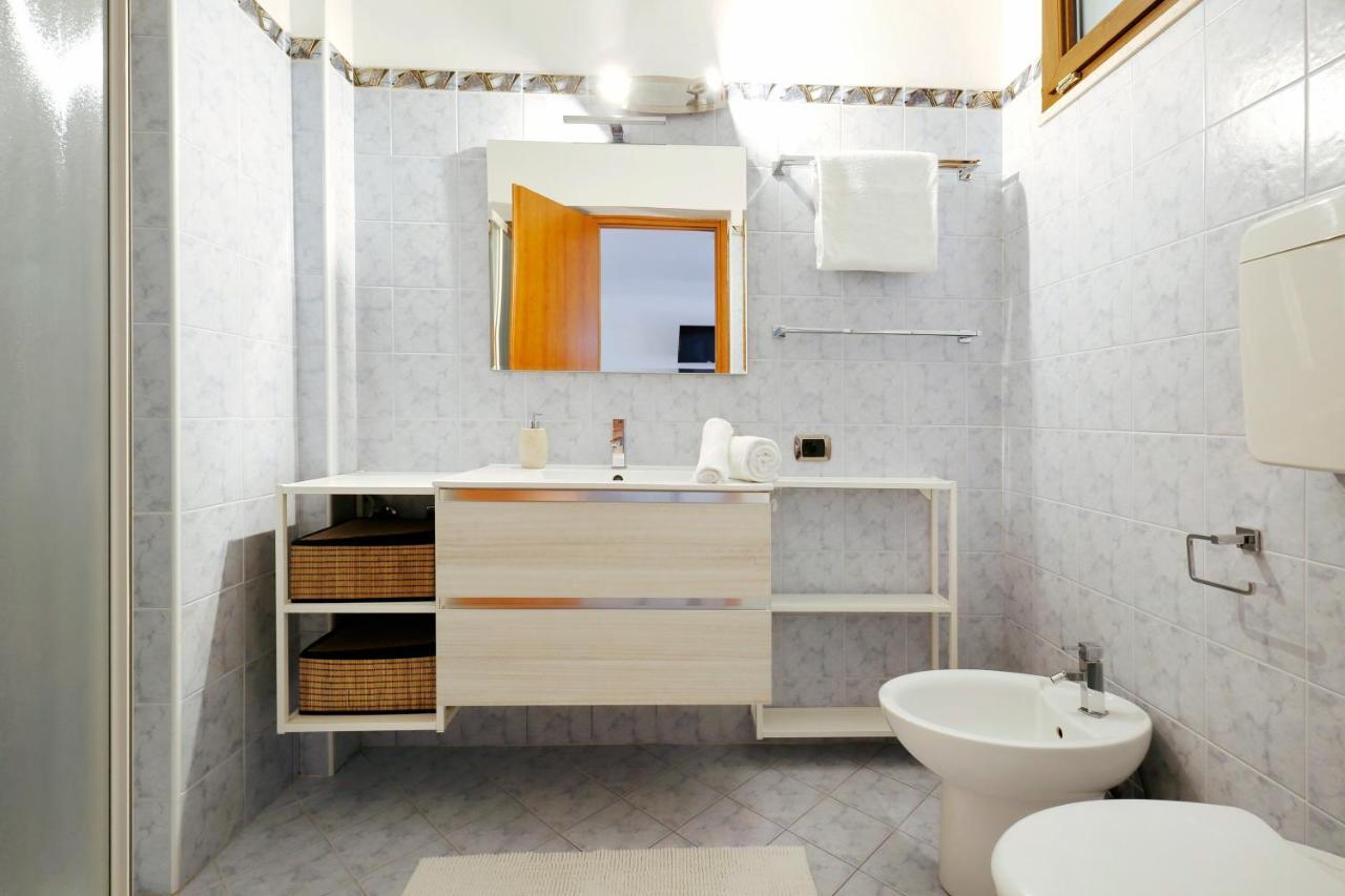 Appartamenti Diffusi Di Villa Fiorita Con Accesso Alle Piscine Della Struttura Principale Каттолика Экстерьер фото