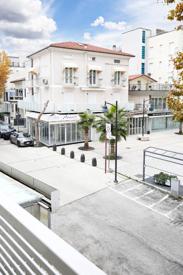 Appartamenti Diffusi Di Villa Fiorita Con Accesso Alle Piscine Della Struttura Principale Каттолика Экстерьер фото