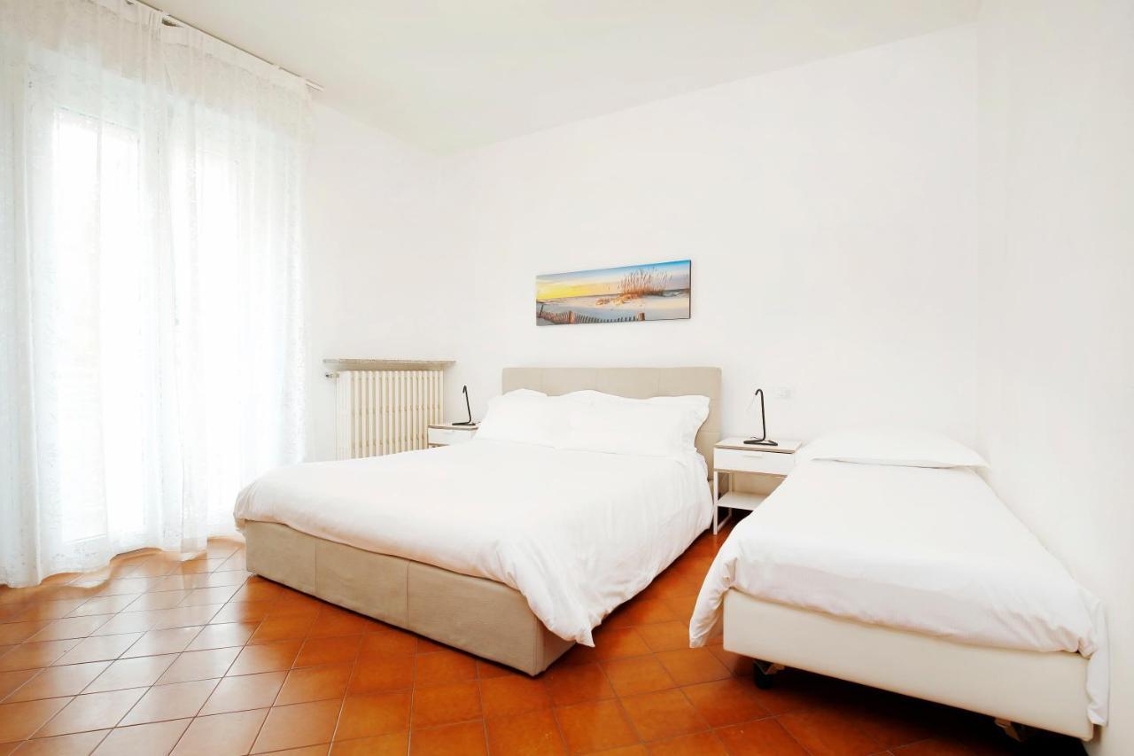 Appartamenti Diffusi Di Villa Fiorita Con Accesso Alle Piscine Della Struttura Principale Каттолика Экстерьер фото