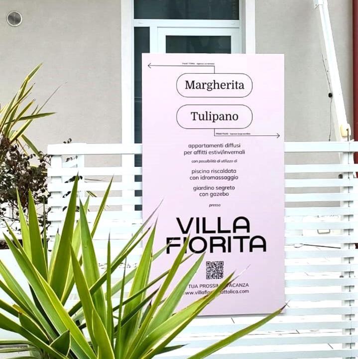 Appartamenti Diffusi Di Villa Fiorita Con Accesso Alle Piscine Della Struttura Principale Каттолика Экстерьер фото