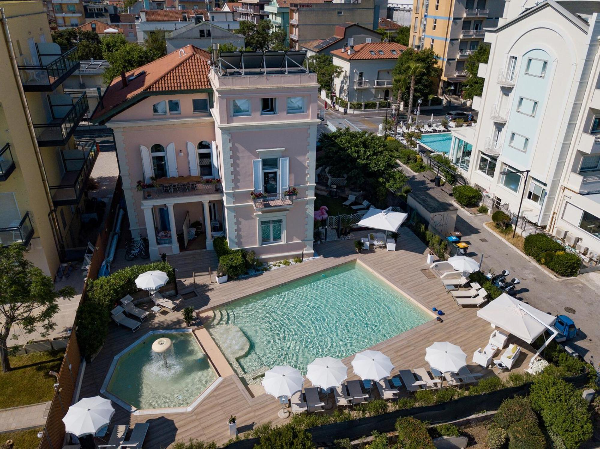 Appartamenti Diffusi Di Villa Fiorita Con Accesso Alle Piscine Della Struttura Principale Каттолика Экстерьер фото