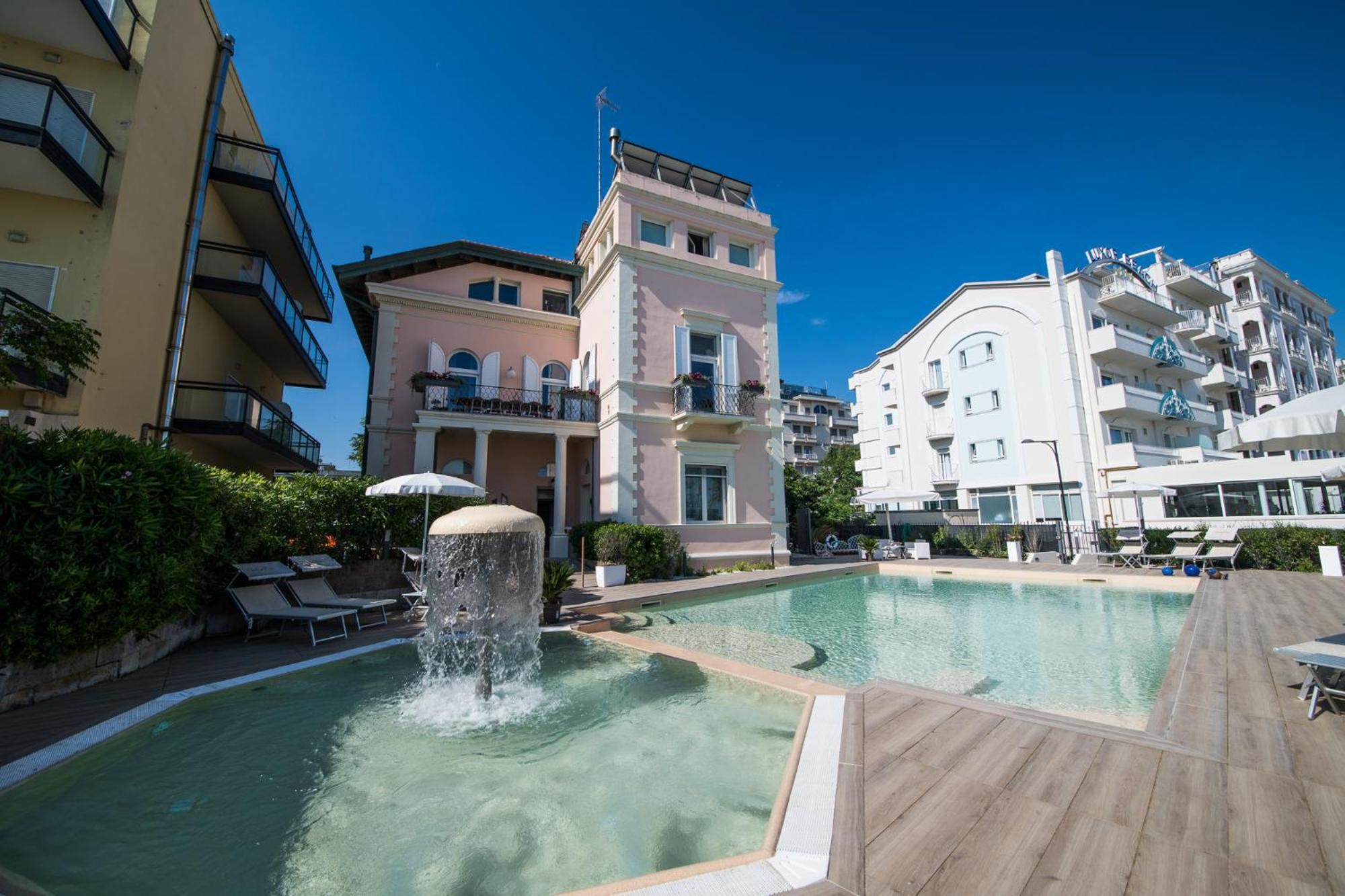 Appartamenti Diffusi Di Villa Fiorita Con Accesso Alle Piscine Della Struttura Principale Каттолика Экстерьер фото